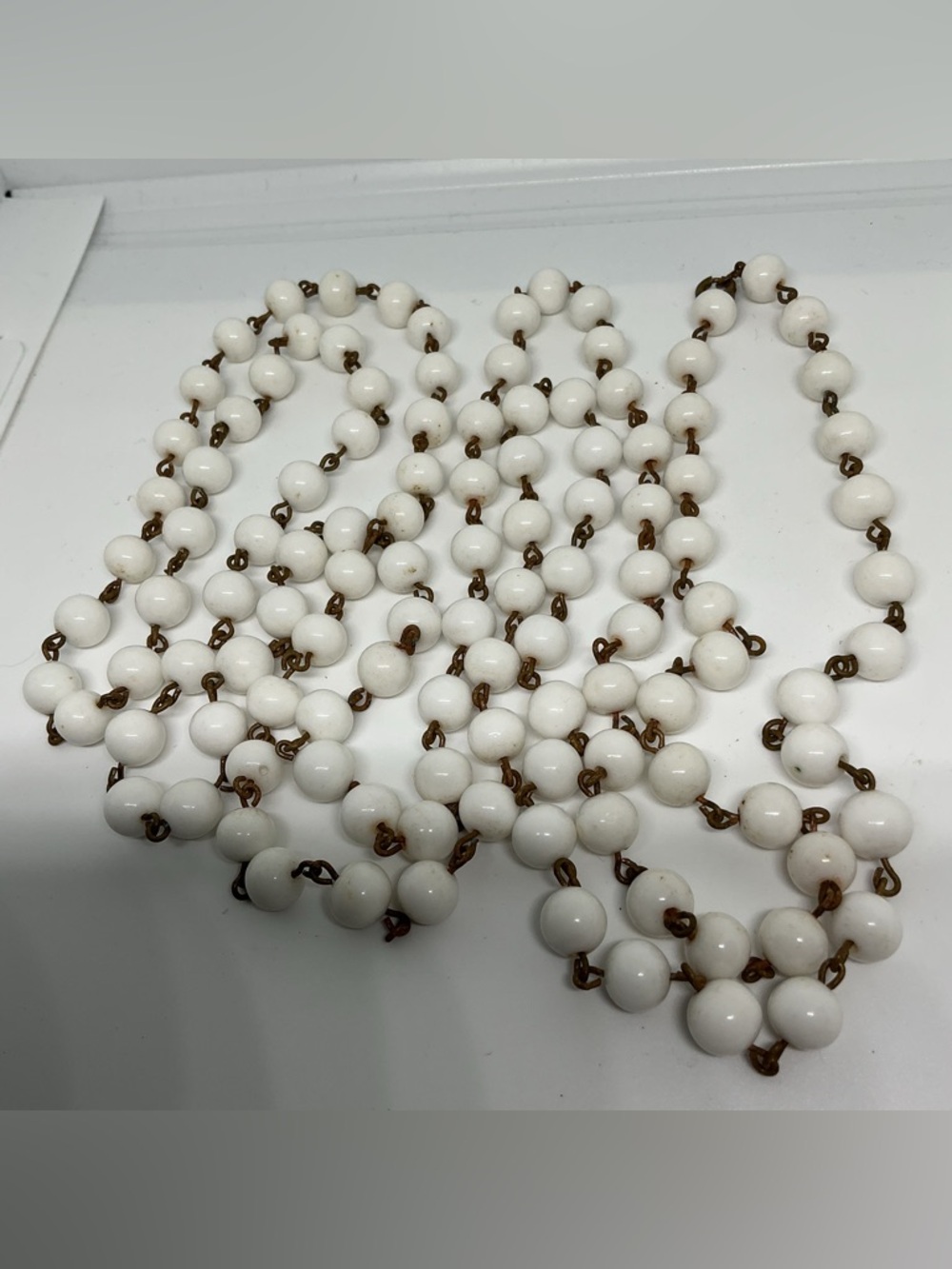 Vintage Milk Glass & White Lucite Jewelry Set - Picture 4 of 9